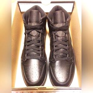 Jordan 1 mids Black on Black size 13 men